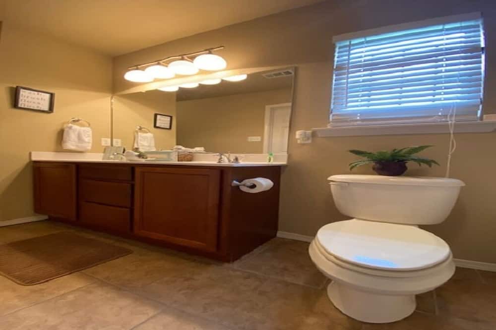 Photo of Bathroom in Shannon Hills