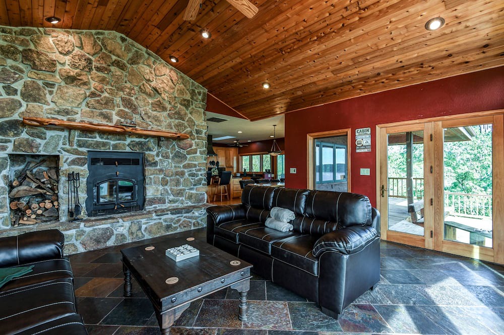 Photo of Livingroom in Shell Knob