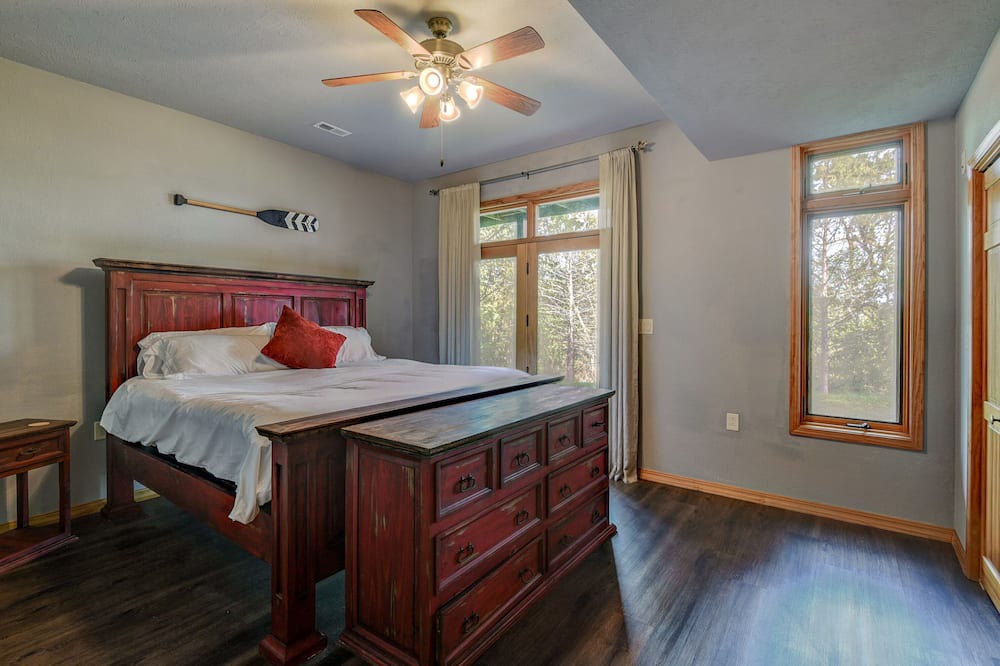 Photo of Bedroom in Shell Knob