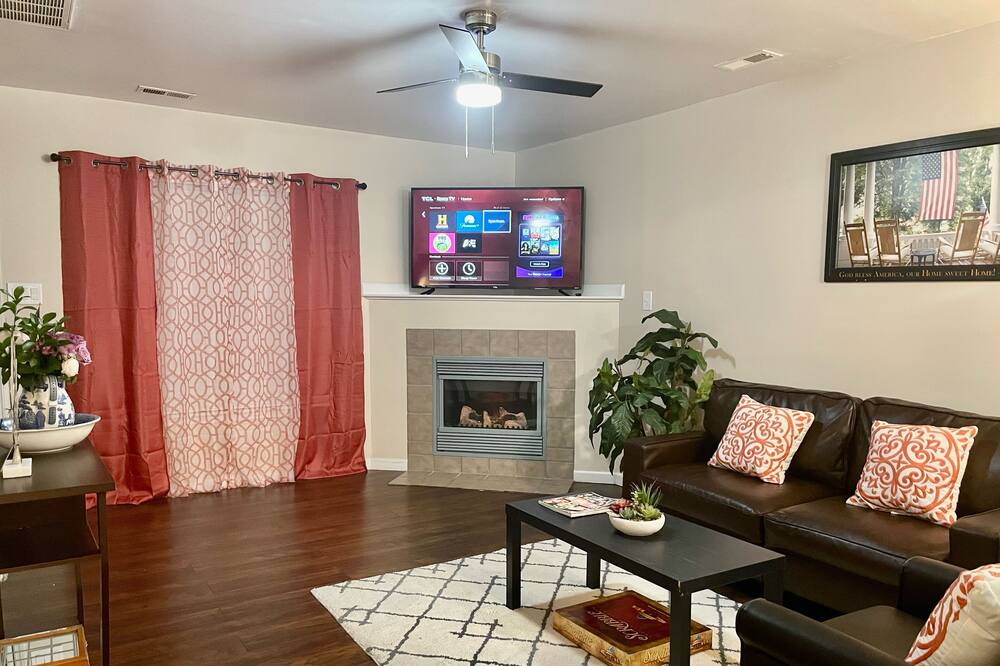 Photo of Livingroom in Jacksonville