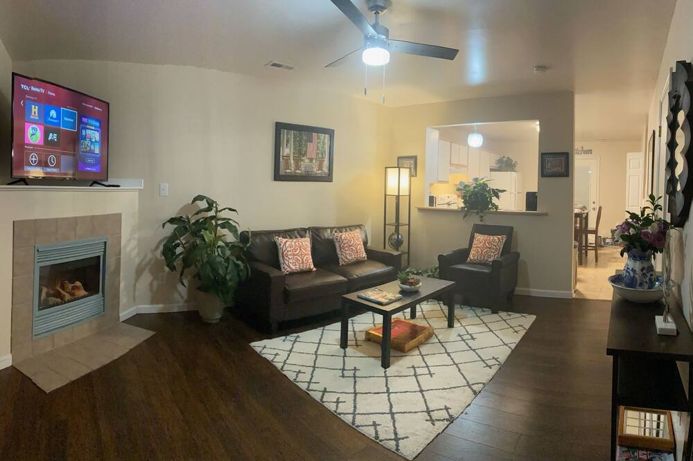 Photo of Livingroom in Jacksonville