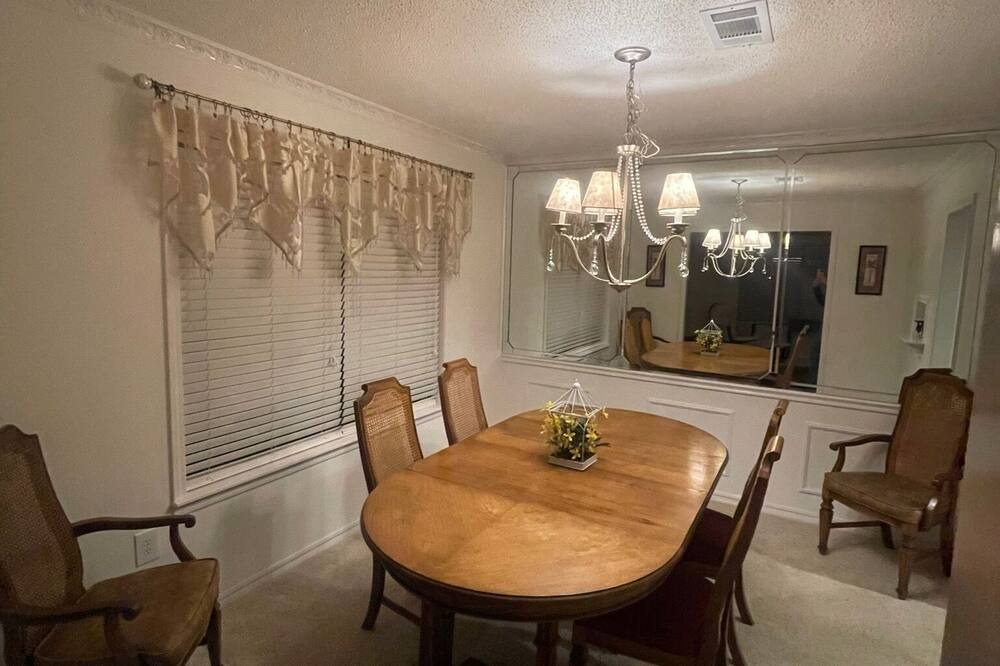 Photo of Livingroom in Russellville