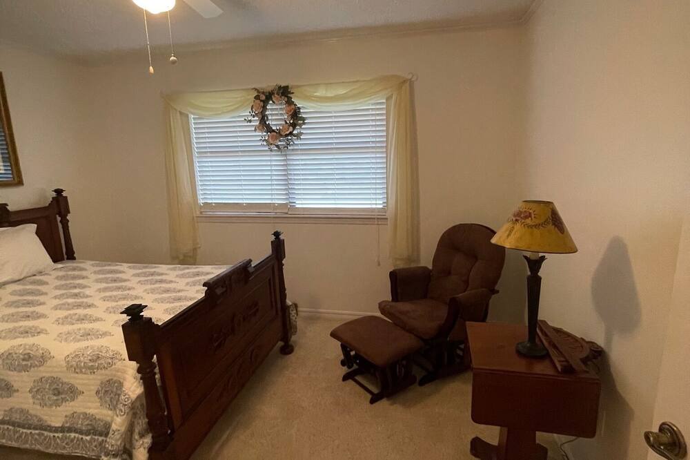 Photo of Bedroom in Russellville