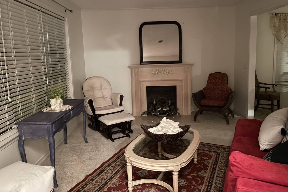 Photo of Livingroom in Russellville