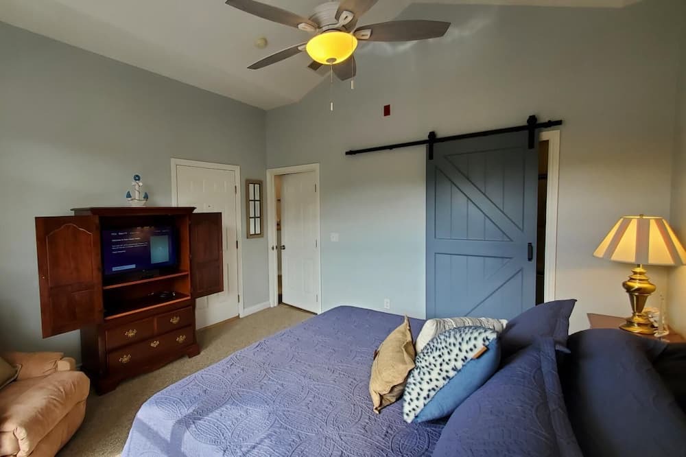 Photo of Bedroom in Hollister