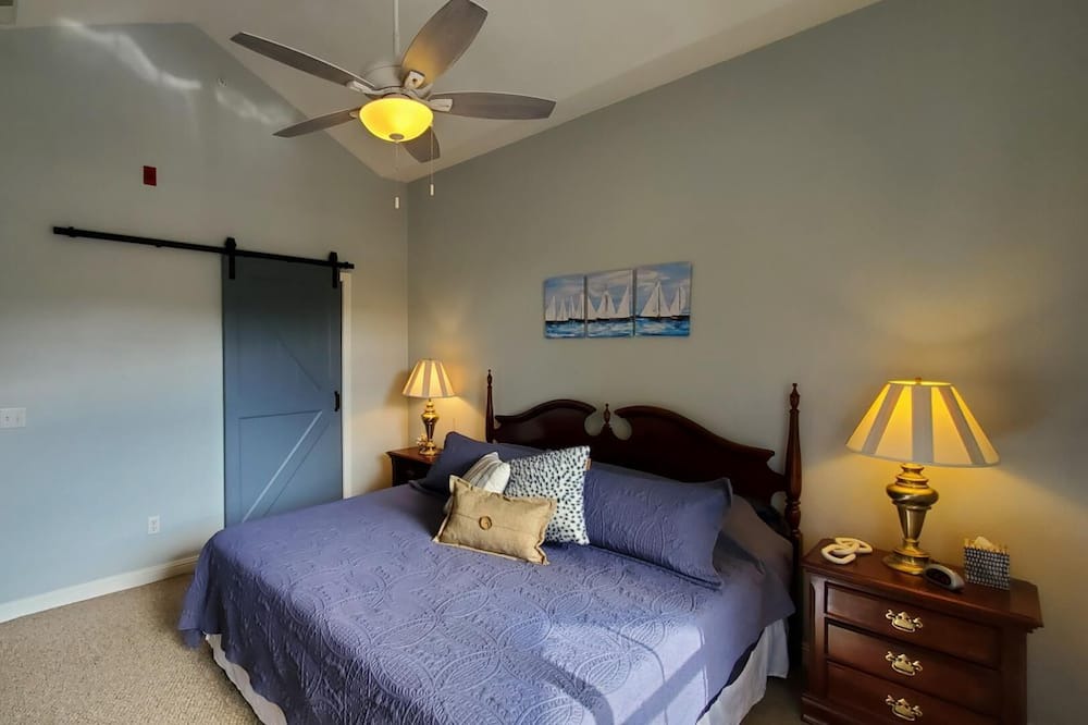 Photo of Bedroom in Hollister
