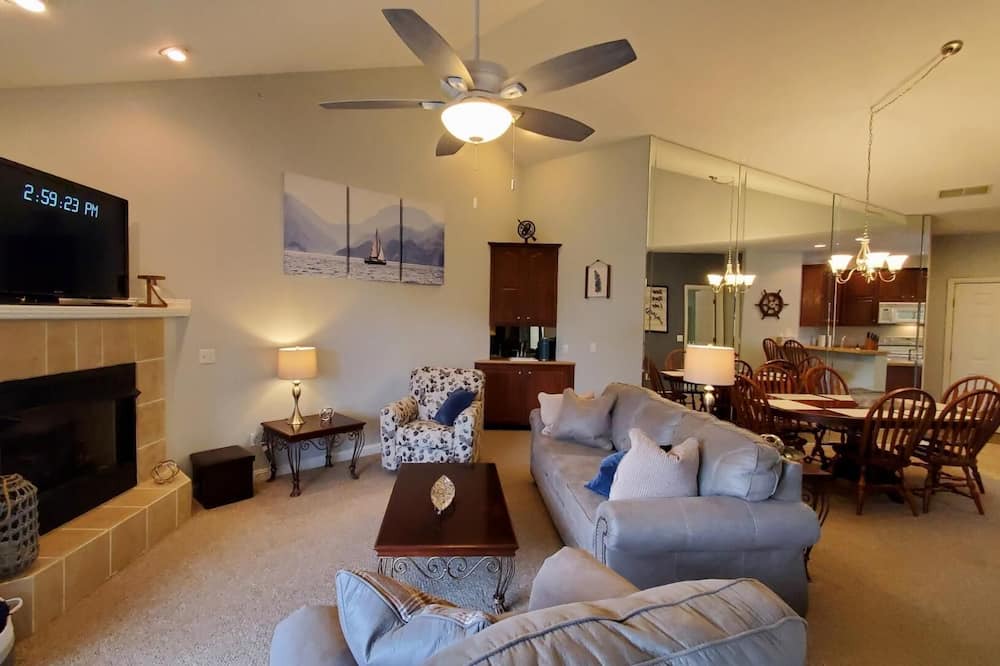 Photo of Livingroom in Hollister