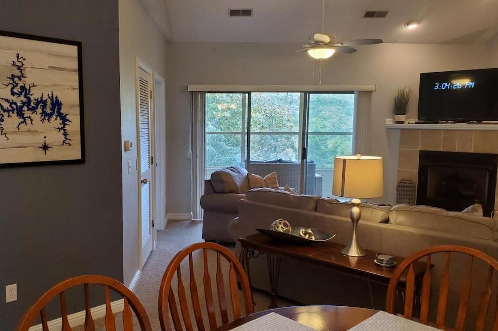 Photo of Livingroom in Hollister