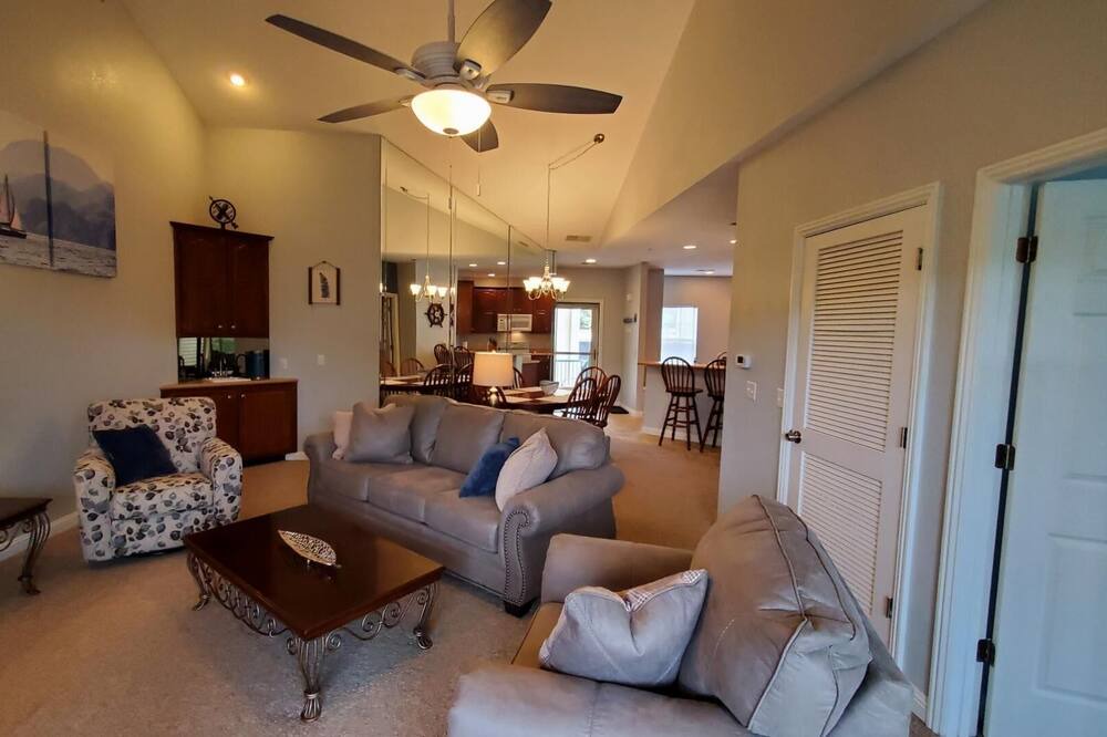 Photo of Livingroom in Hollister