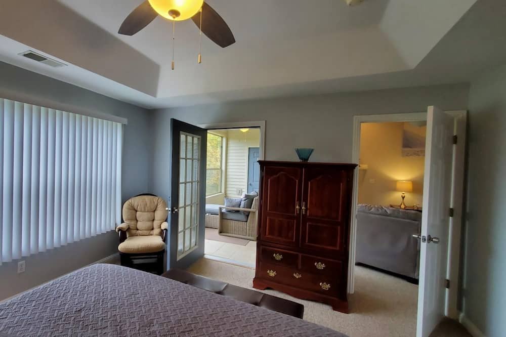 Photo of Bedroom in Hollister