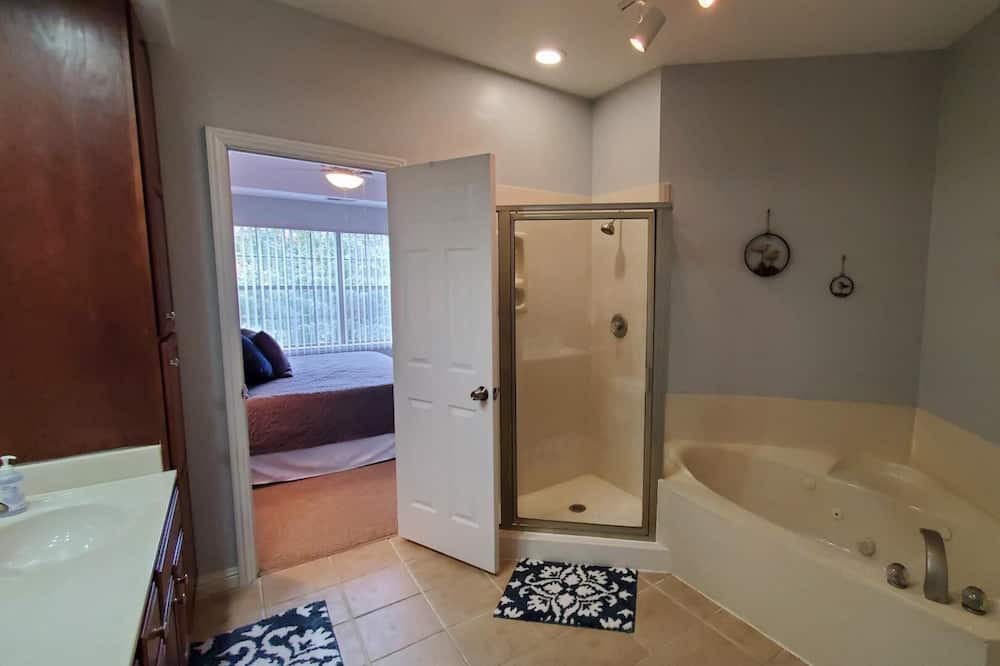 Photo of Bathroom in Hollister