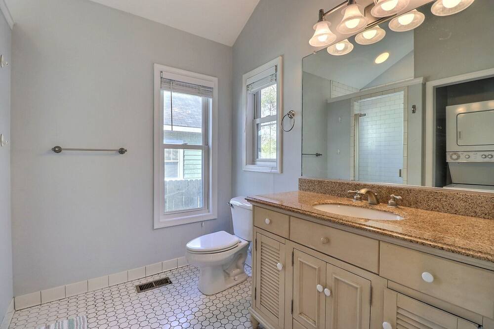 Photo of Bathroom in Manteo