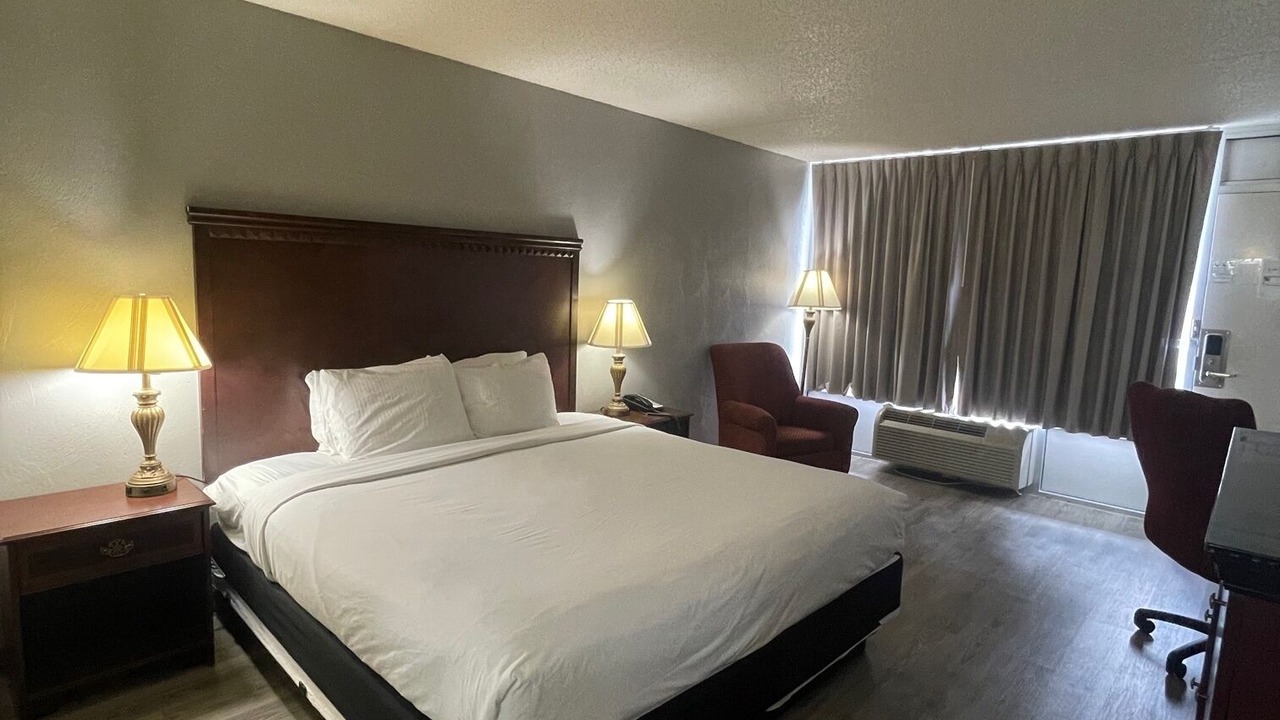 Photo of Bedroom in Branson Theater District