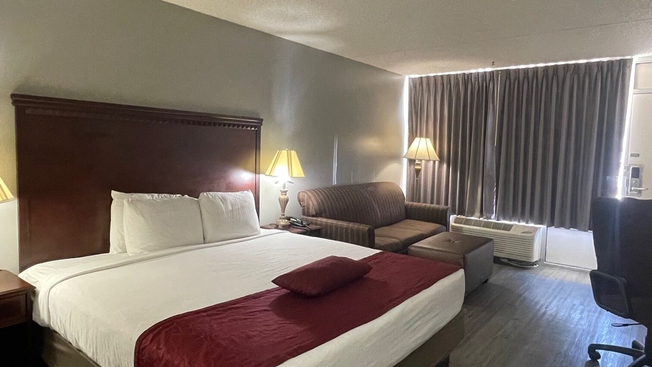 Photo of Bedroom in Branson Theater District