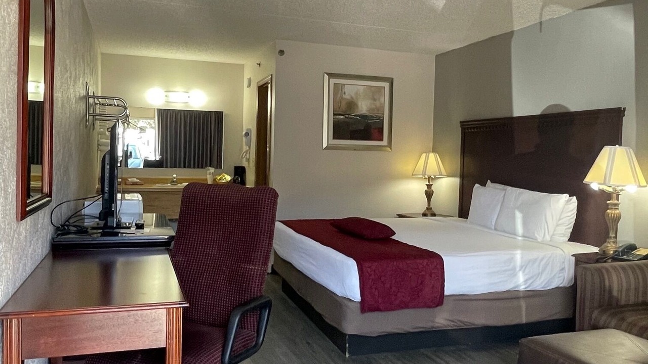 Photo of Bedroom in Branson Theater District
