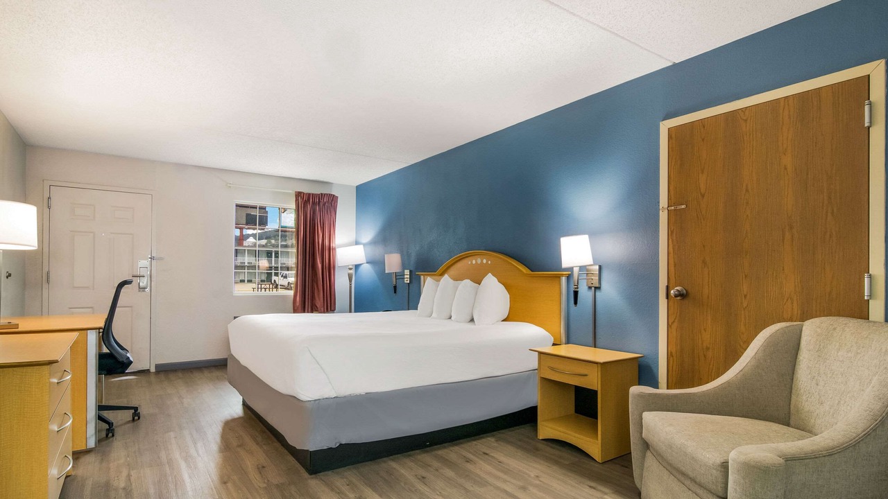 Photo of Bedroom in Branson Theater District
