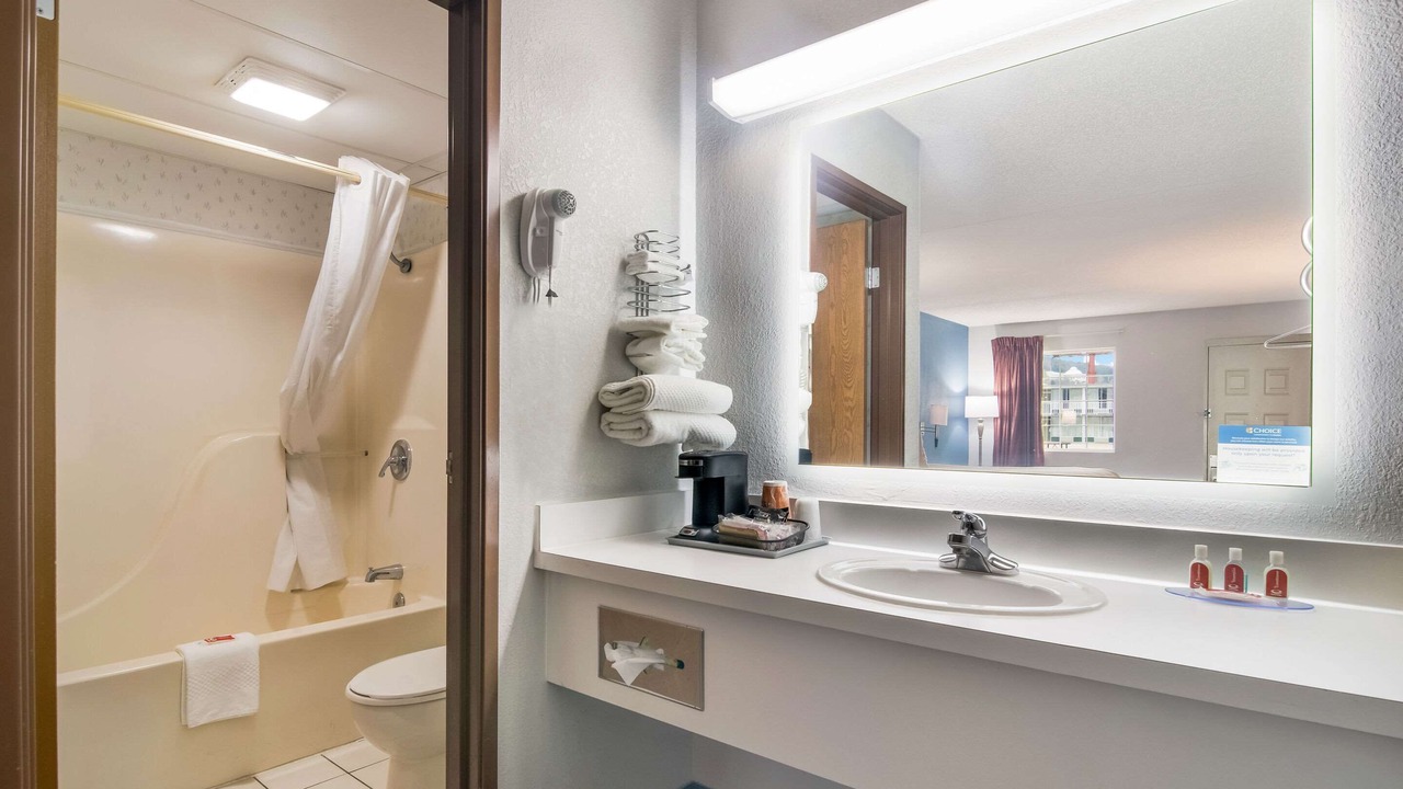 Photo of Bedroom in Branson Theater District