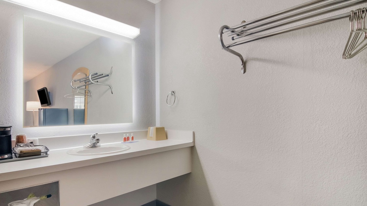 Photo of Bedroom in Branson Theater District