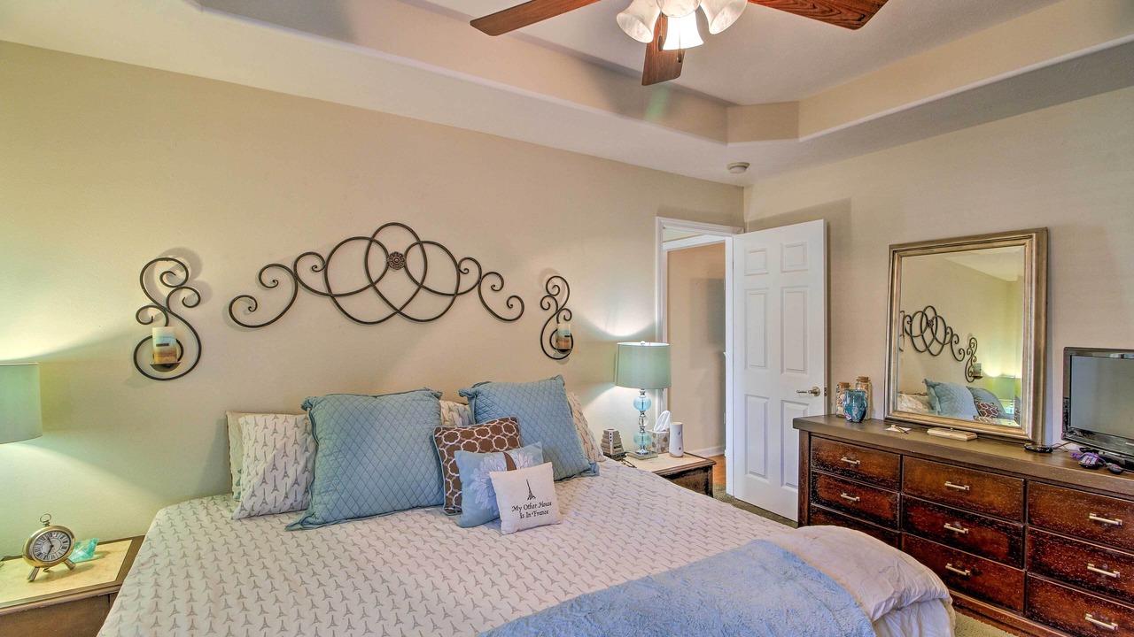 Photo of Bedroom in Blue Eye