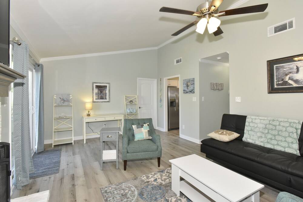 Photo of Livingroom in Piney Green