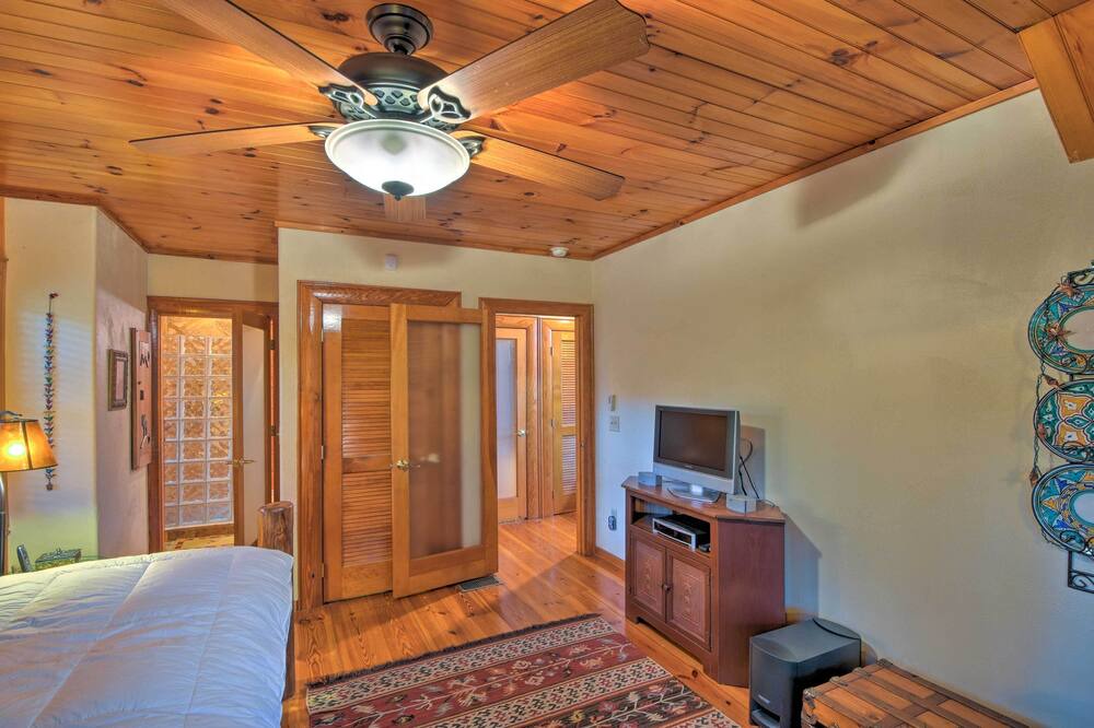Photo of Bedroom in Robbinsville