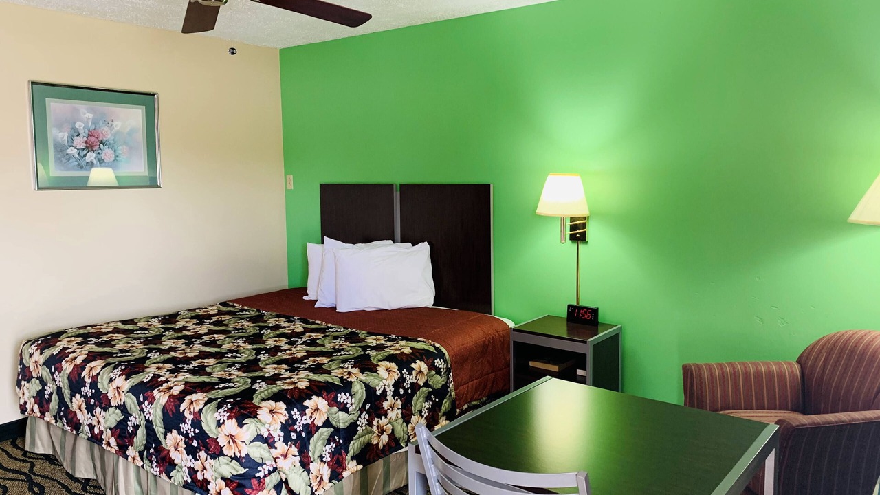 Photo of Bedroom in Liberal