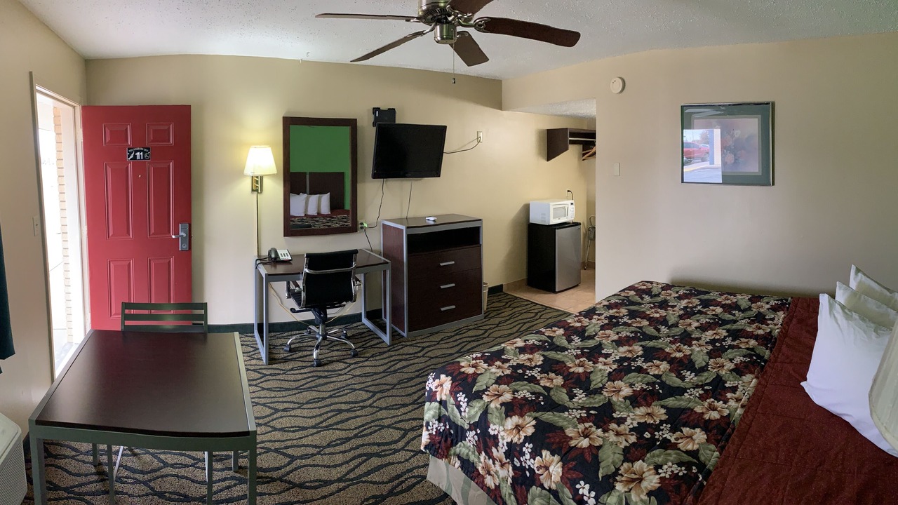 Photo of Bedroom in Liberal