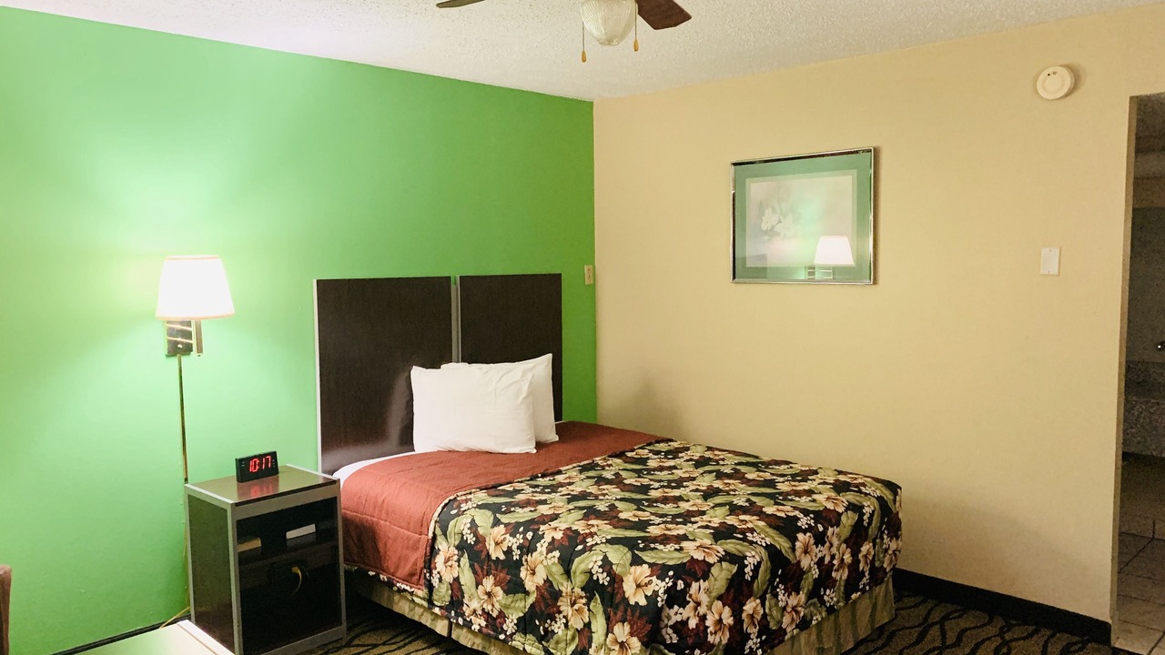 Photo of Bedroom in Liberal