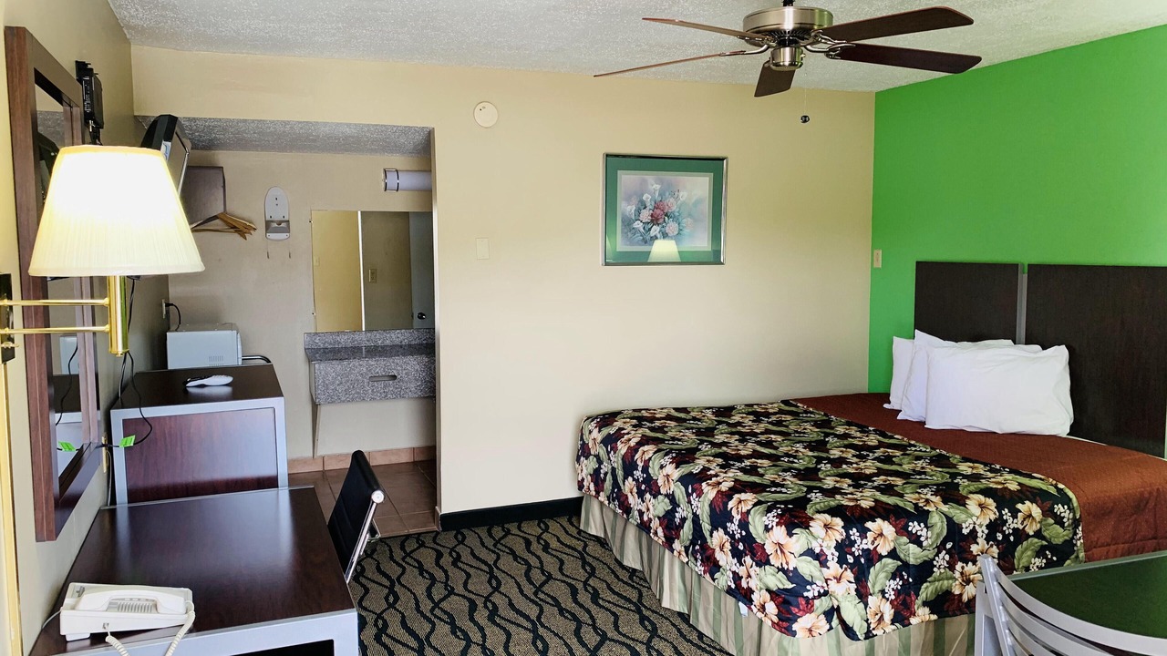 Photo of Bedroom in Liberal