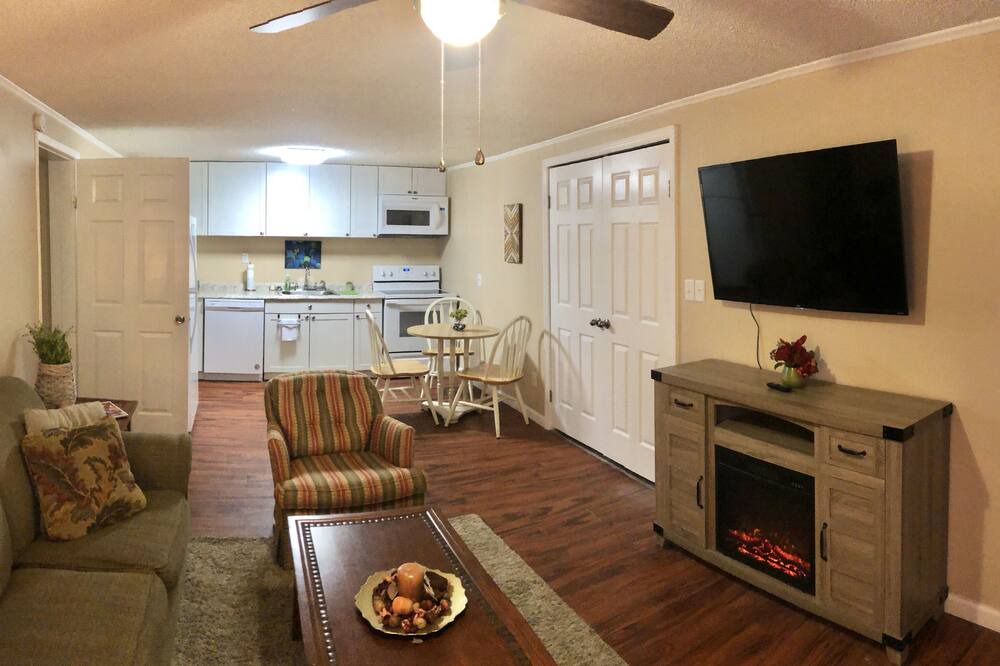 Photo of Livingroom in Cleveland