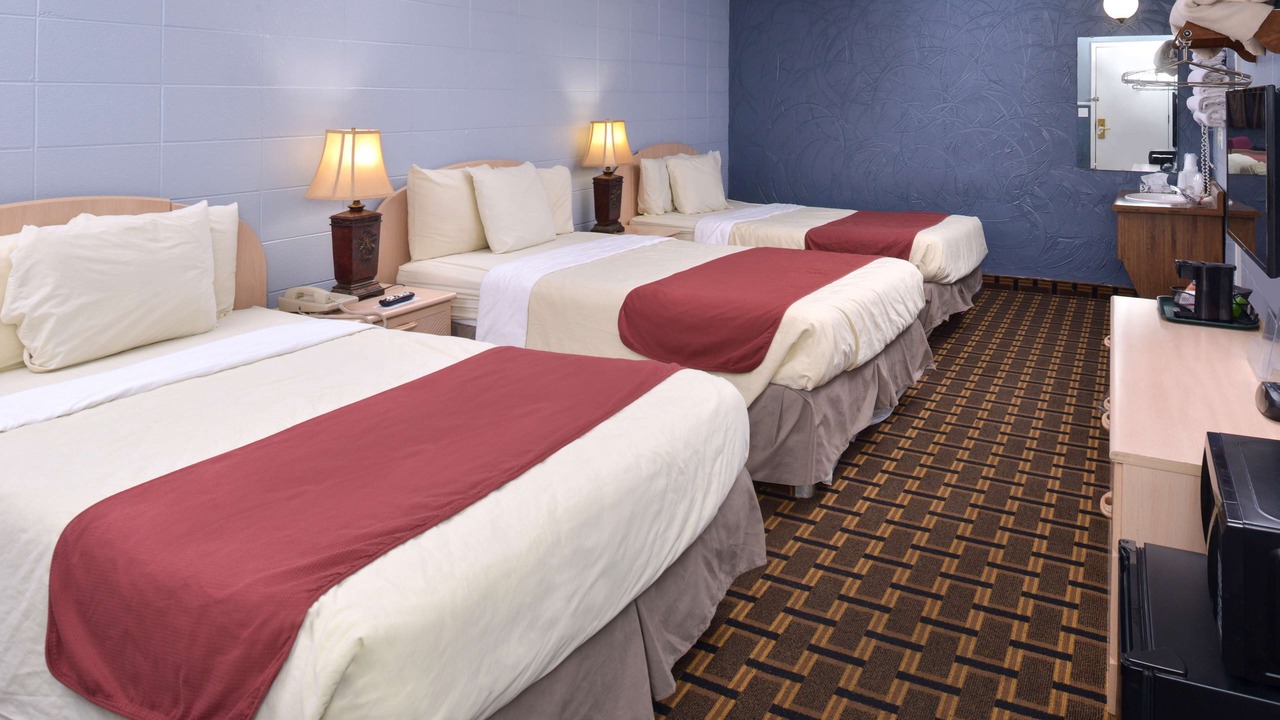 Photo of Bedroom in Branson Theater District