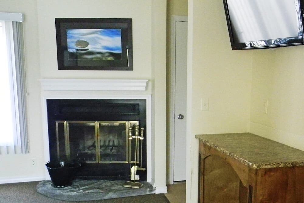 Photo of Livingroom in Kimberling City