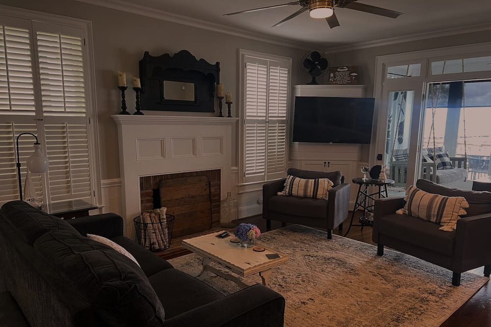 Photo of Livingroom in Bath