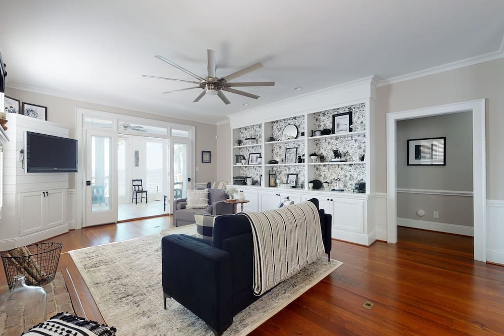 Photo of Livingroom in Bath