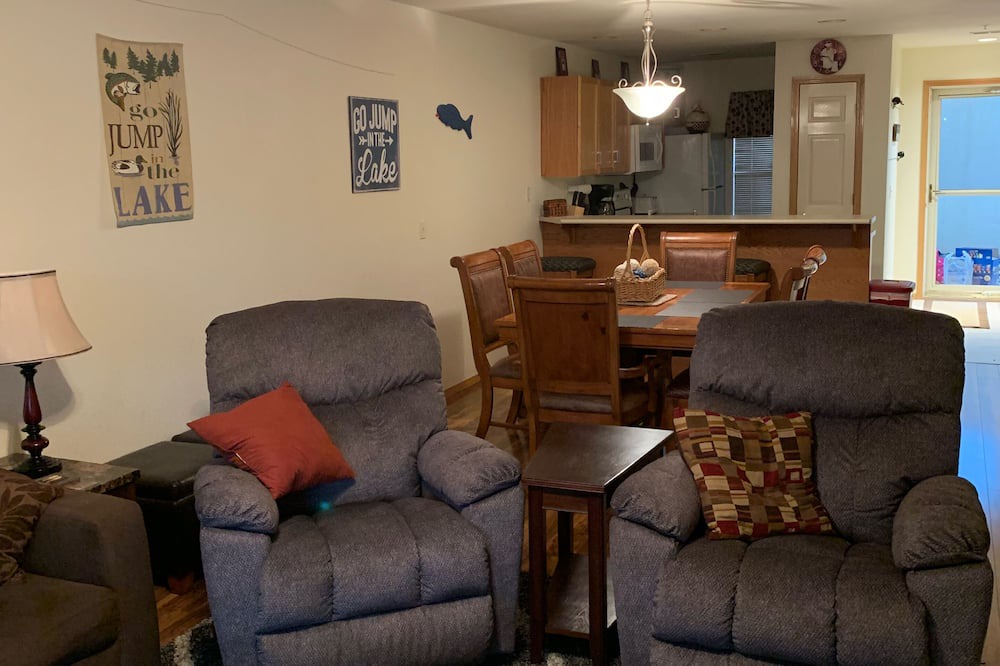 Photo of Livingroom in Hollister