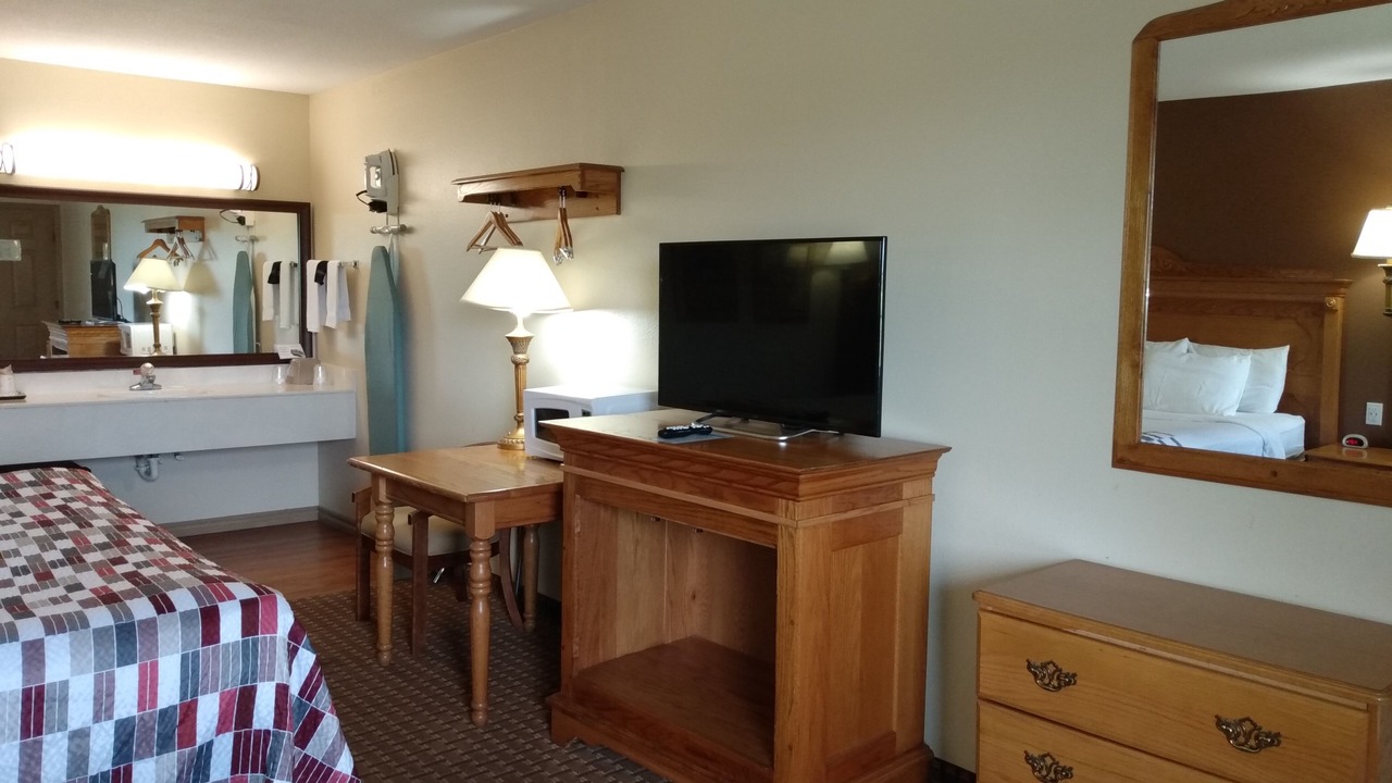 Photo of Bedroom in Branson Theater District