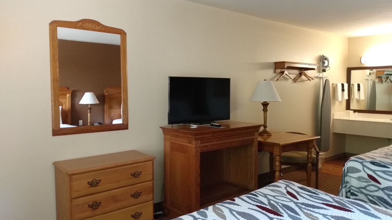 Photo of Bedroom in Branson Theater District