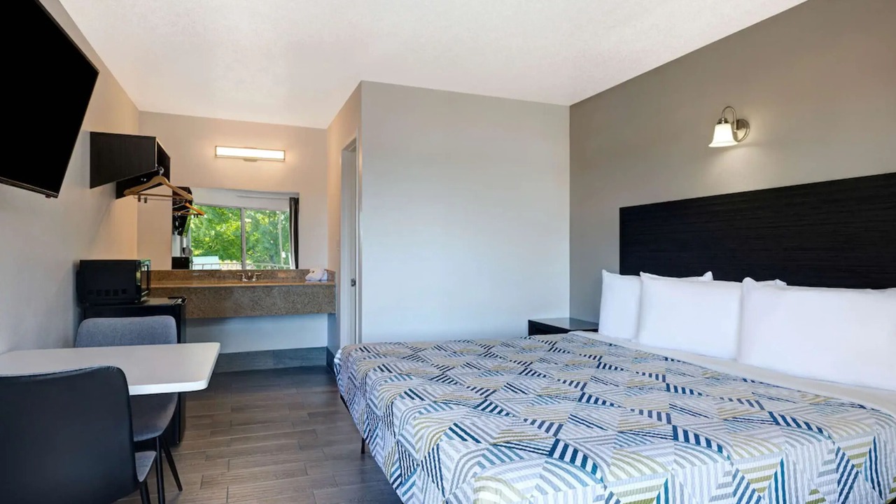 Photo of Bedroom in Branson West
