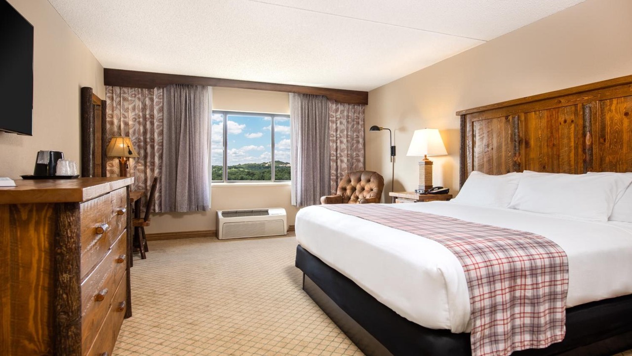 Photo of Bedroom in Branson Theater District