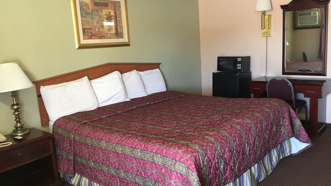 Photo of Bedroom in South Hutchinson