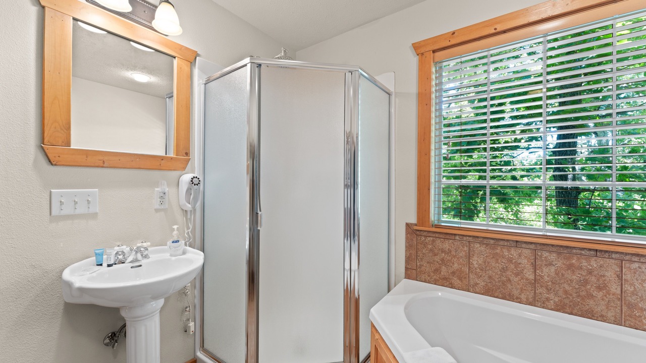 Photo of Bathroom in Reeds Spring