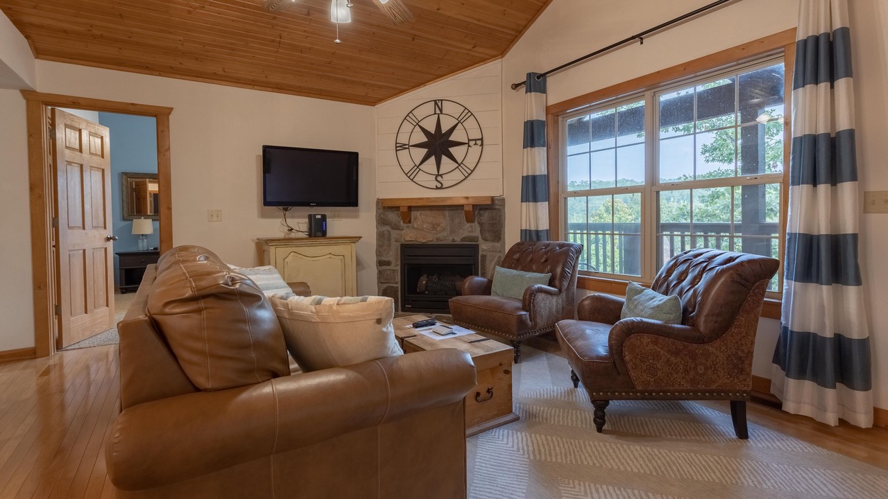 Photo of Bedroom in Reeds Spring
