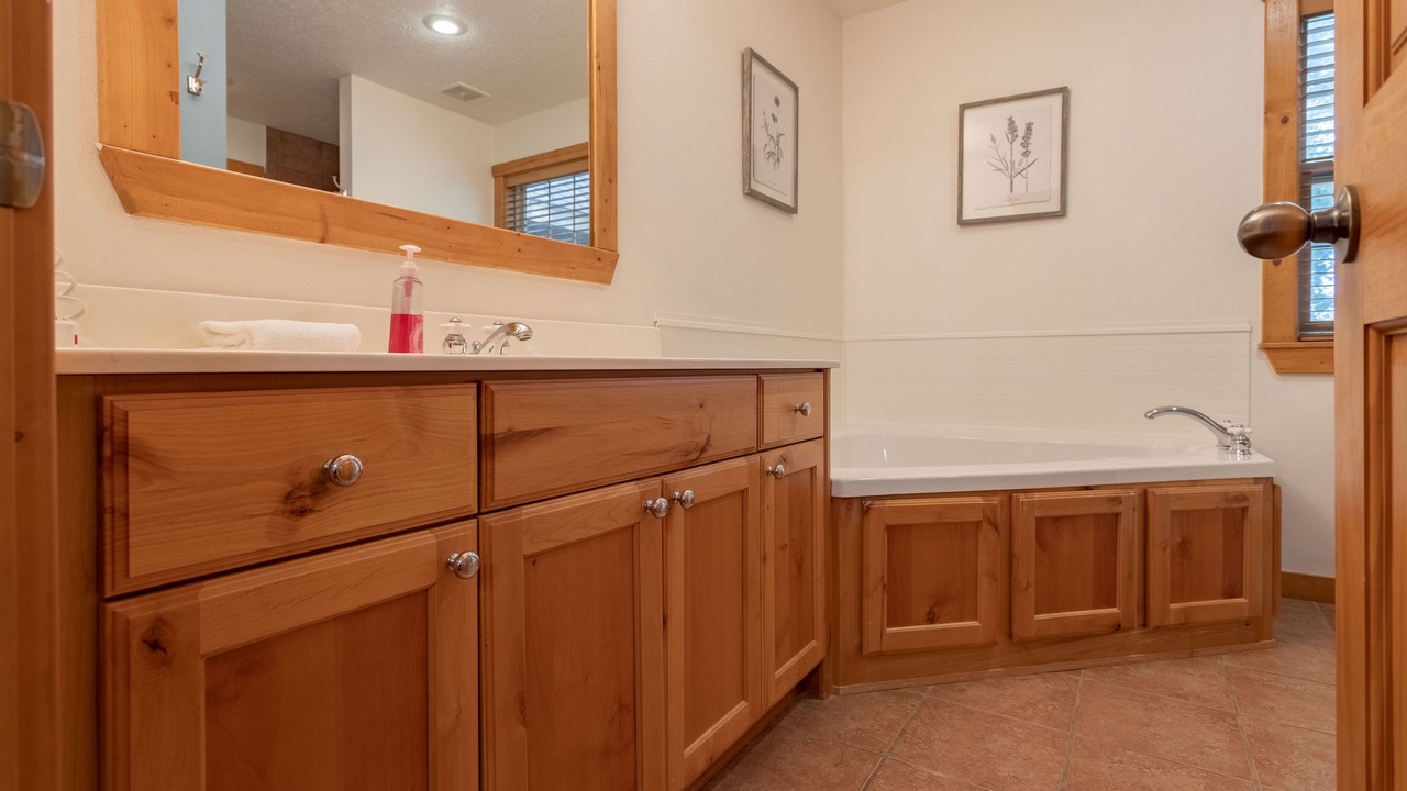 Photo of Bathroom in Reeds Spring