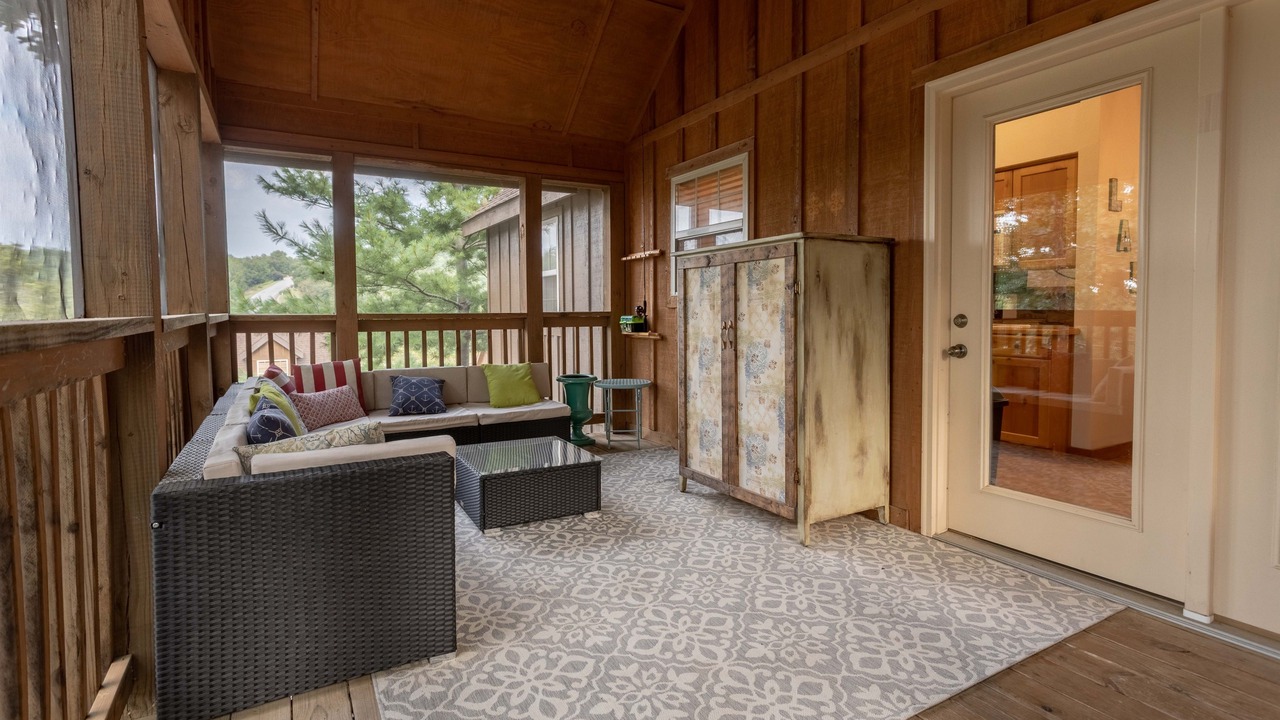 Photo of Bedroom in Reeds Spring
