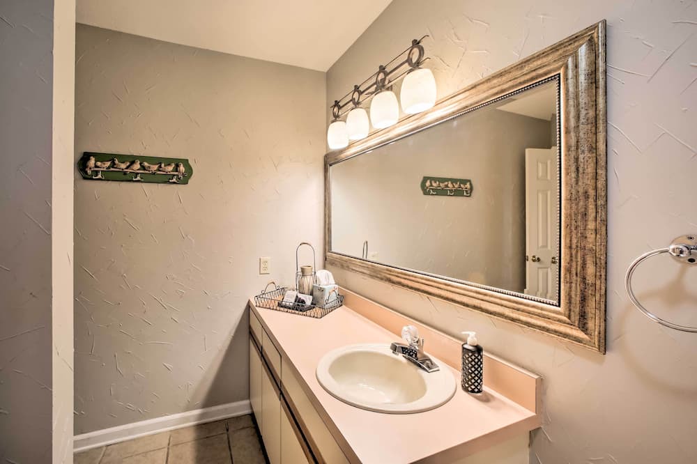Photo of Bathroom in Table Rock