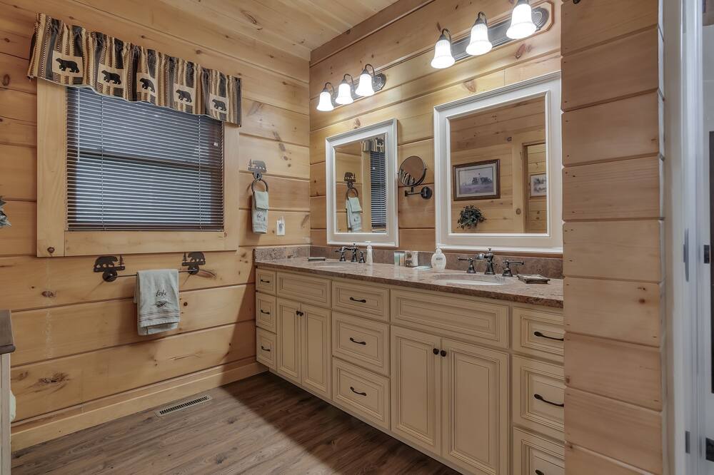 Photo of Bathroom in Kirbyville