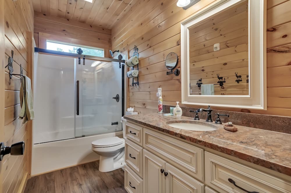 Photo of Bathroom in Kirbyville