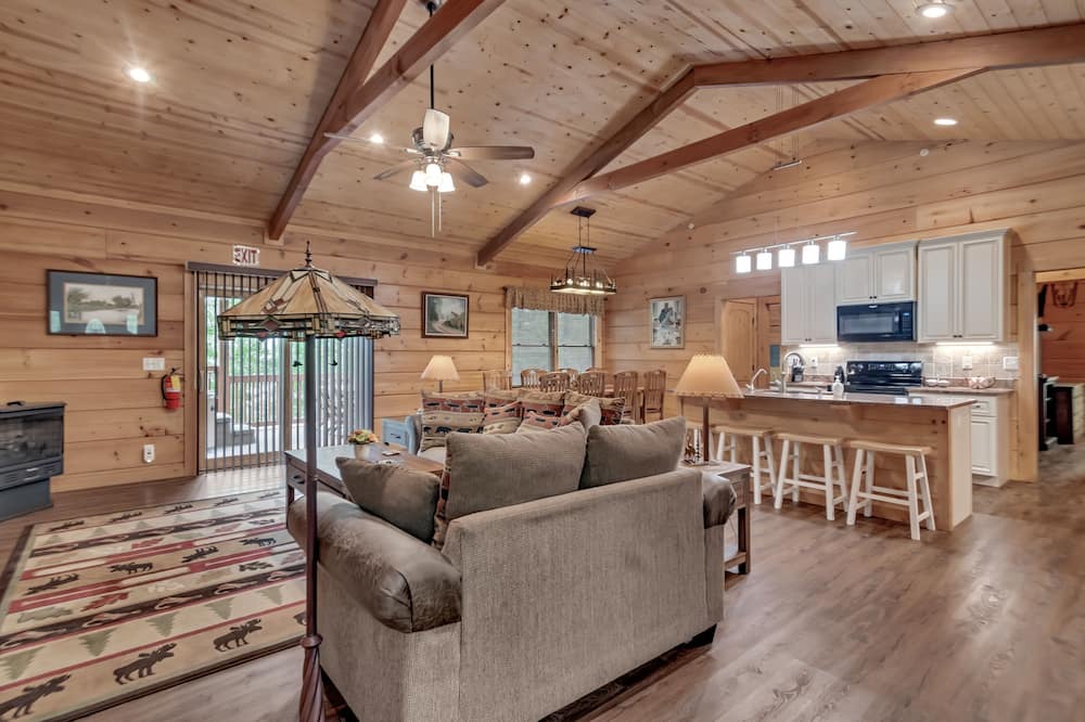 Photo of Livingroom in Kirbyville