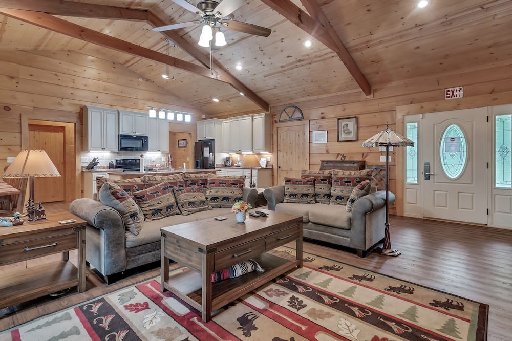 Photo of Livingroom in Kirbyville