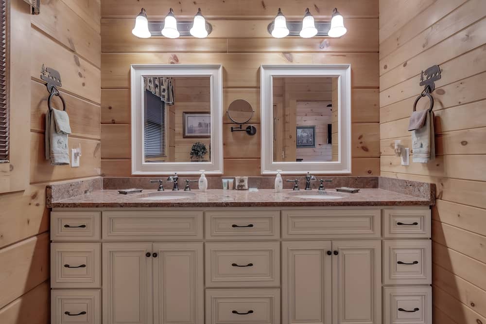 Photo of Bathroom in Kirbyville